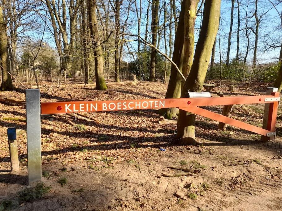 Gezellig Ingerichte Blokhut Op Een Rustig Park! พุทเทิน ภายนอก รูปภาพ